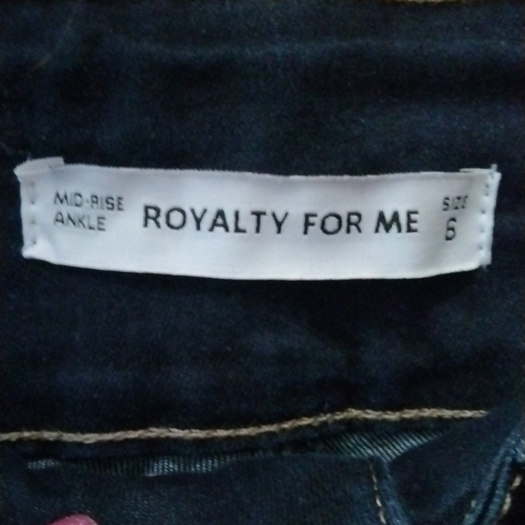 Royalty for Me Jeans, Size 6 Ankle - Picture 6 of 7